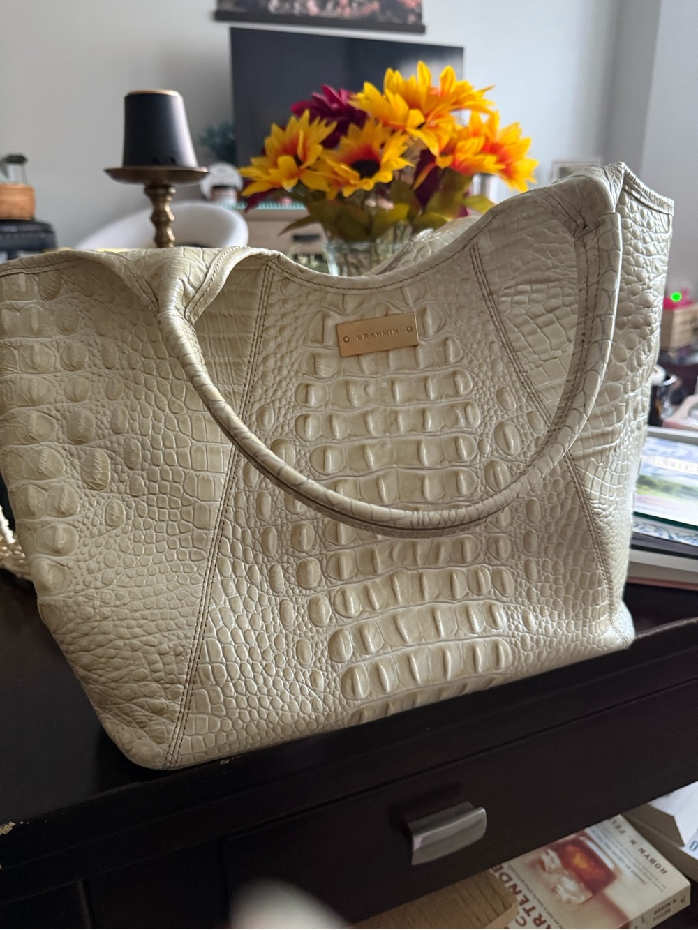 🌻new🌻Brahmin Cream Croc-Embossed Top-Handle Tote. BUY NOW $ can’t go lower - Picture 4 of 4